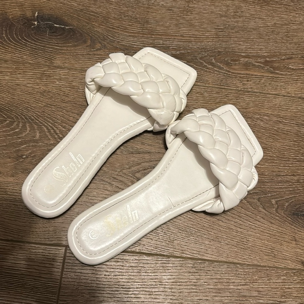 Sheln white‎ sandals 8.5